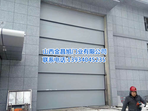 多段提升門(mén)
